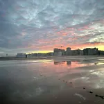 Oostende Luxury Seaview Studio - Large Terrace- Swimming Pool - Parking